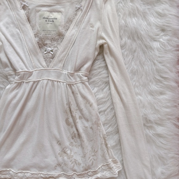 Abercrombie and Fitch Babydoll LongSleeve - Picture 2 of 6